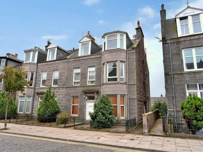 2 Bedroom Flat To Rent In Union Grove, City Centre, Aberdeen, AB10