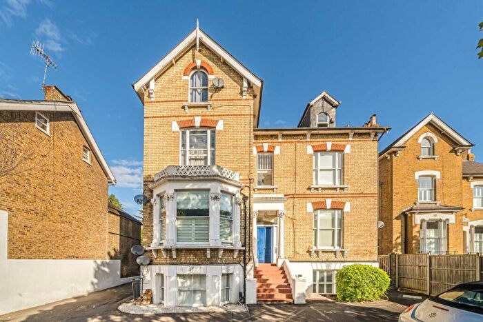1 Bedroom Flat For Sale In Kingston Hill, Kingston Upon Thames, KT2