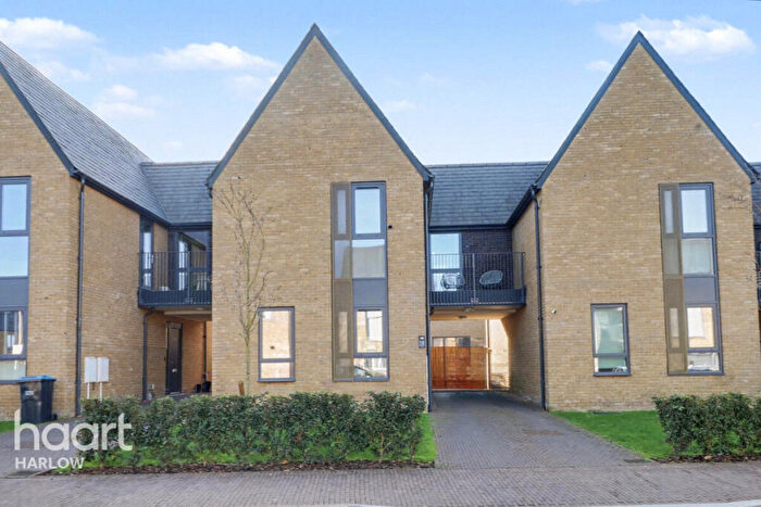 3 Bedroom Link Detached House For Sale In Round House Way, Harlow, CM17