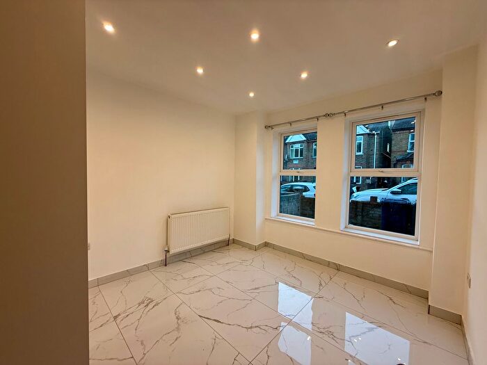 2 Bedroom Flat To Rent In Adelaide Road, Southall, UB2