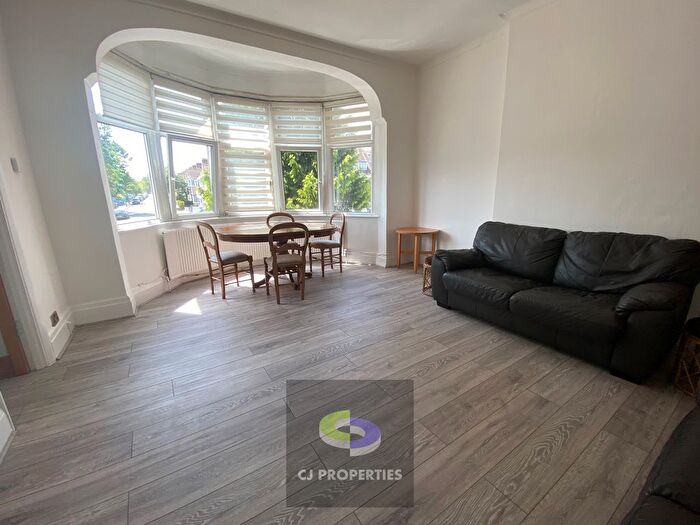 2 Bedroom Flat To Rent In Golders Green Road, Golders Green, NW11