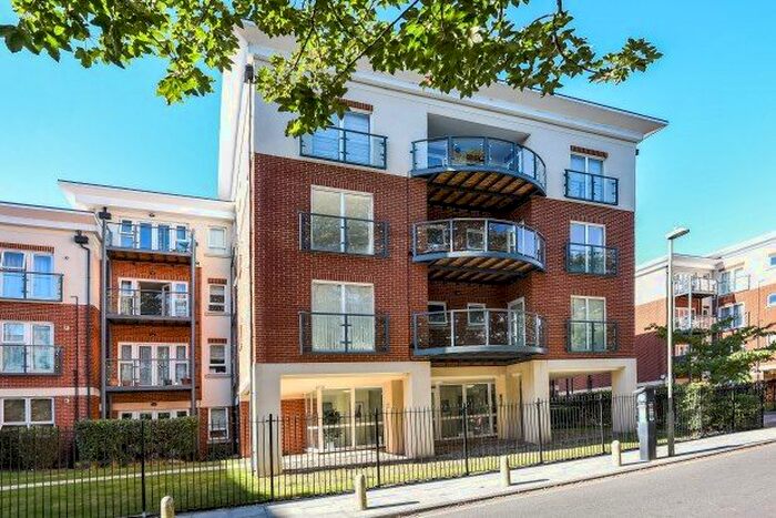 2 Bedroom Flat To Rent In Orchard Grove, Orpington, BR6