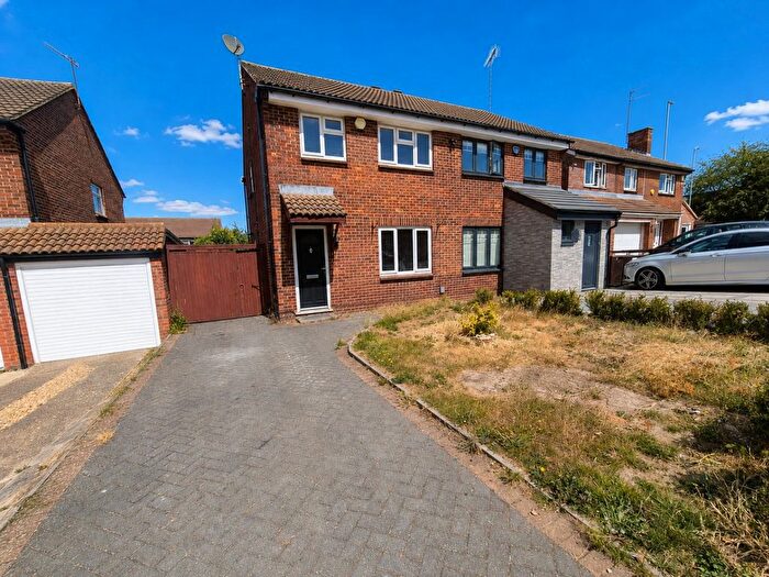 3 Bedroom Semi Detached House For Sale In Enderby Road, Luton, Bedfordshire, LU3