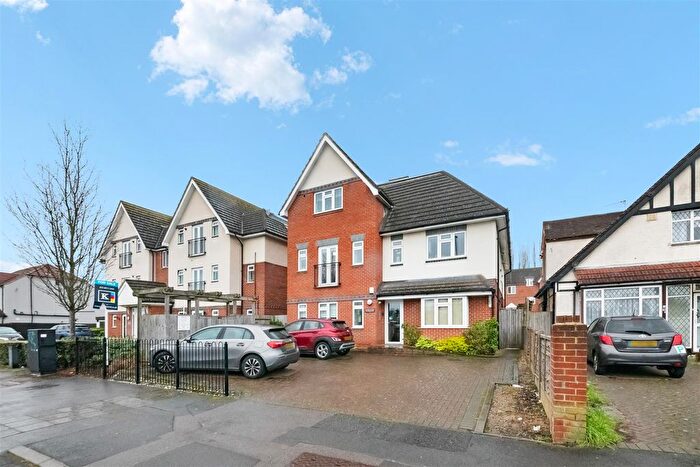 2 Bedroom Flat For Sale In Uxbridge Road, Hayes, UB4