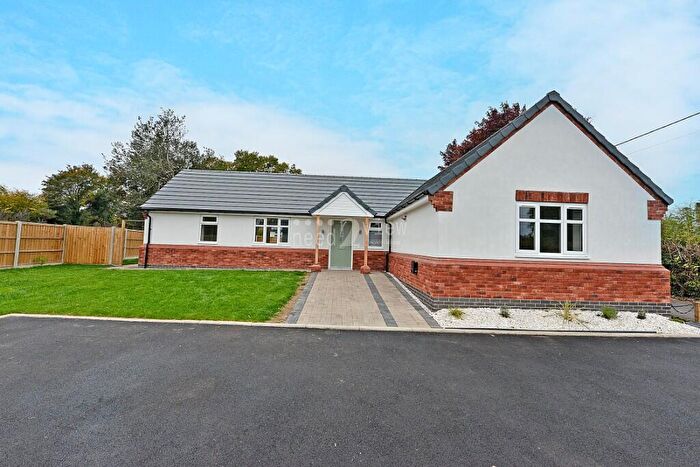 2 Bedroom Detached Bungalow For Sale In Roberts Lane, Hucknall, Nottingham, Nottinghamshire, NG15