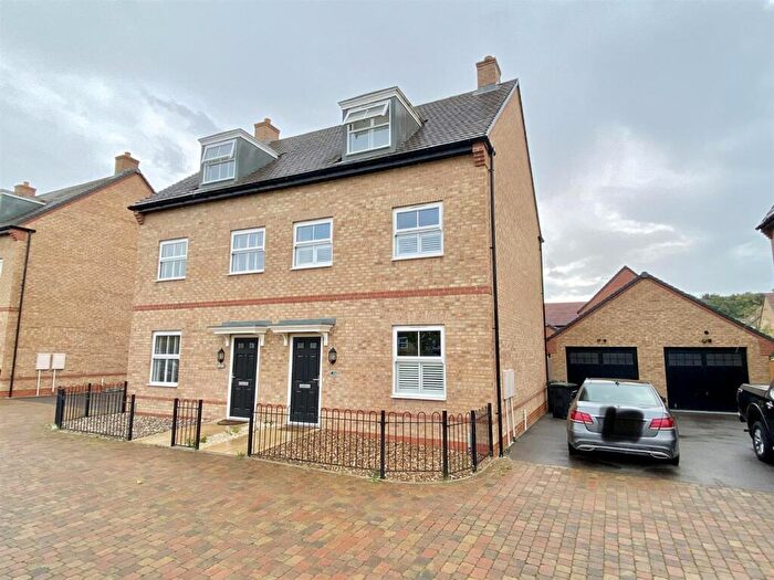 3 Bedroom Semi-Detached House To Rent In Poppy Drive, Ampthill, MK45