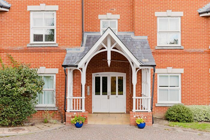 2 Bedroom Flat For Sale In Arcadia Court, Richmond, TW10