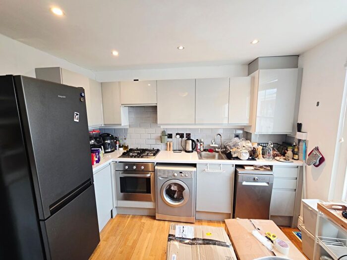 1 Bedroom Flat To Rent In Packington Street, Islington, N1