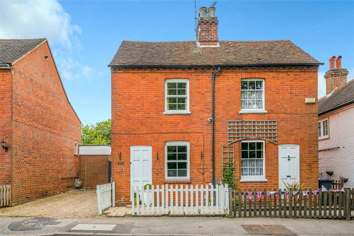 2 Bedroom Semi-Detached House For Sale In West Clandon, Surrey, GU4