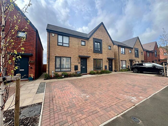 3 Bedroom Semi Detached House For Sale In Strothers Avenue, Malvern, WR14