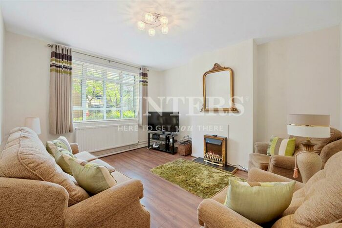 2 Bedroom Flat To Rent In Highbury Estate, London, N5