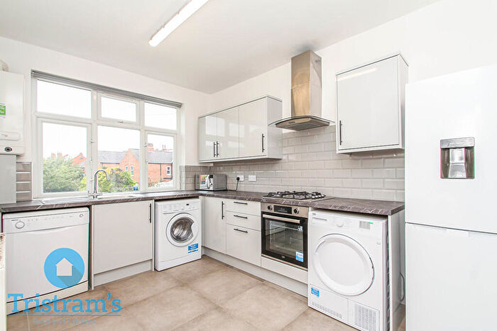 3 Bedroom Flat To Rent In High Road, Beeston, NG9