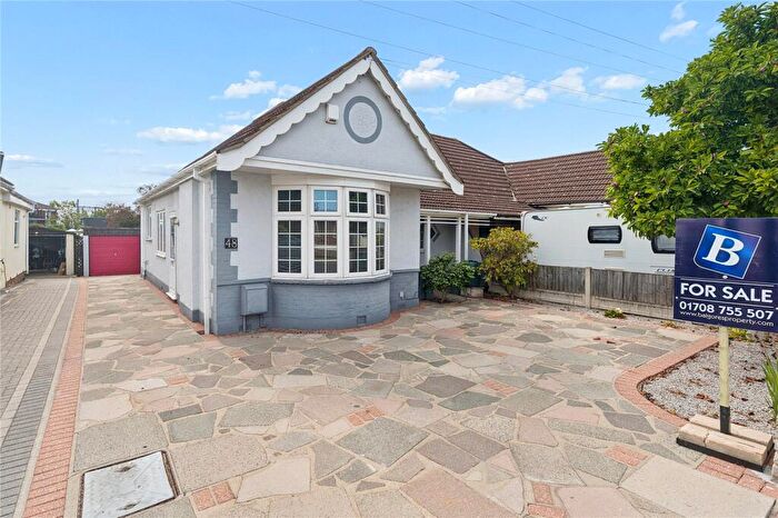 2 Bedroom Bungalow For Sale In Heather Gardens, Romford, RM1