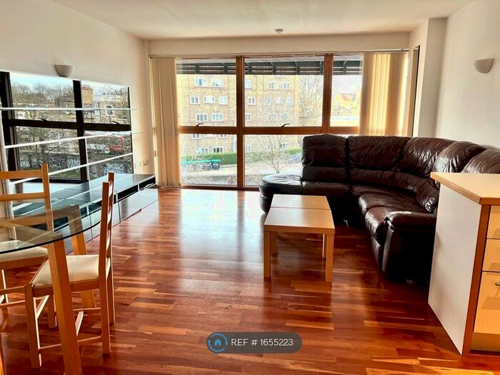 2 Bedroom Flat To Rent In Gainsborough Studios North, London, N1
