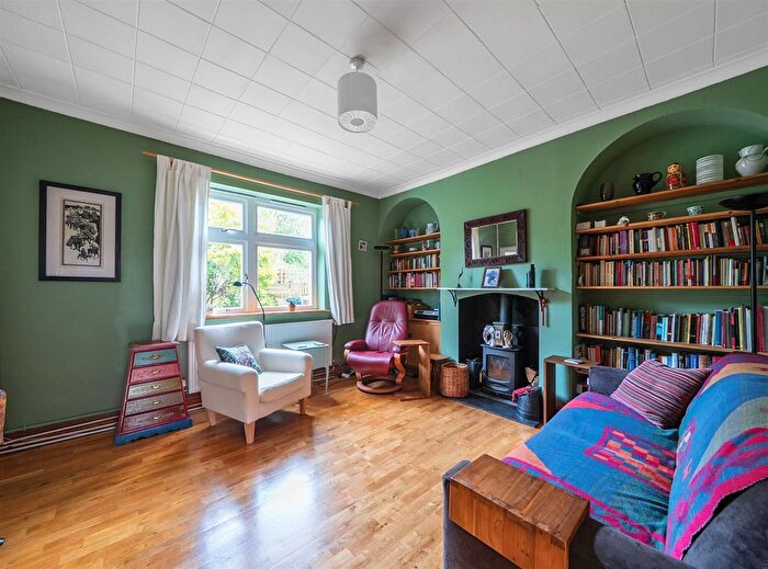 3 Bedroom Cottage For Sale In Needham Terrace, London, NW2