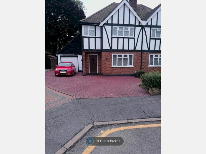 3 Bedroom Semi-Detached House To Rent In Meadow Walk, London, E18