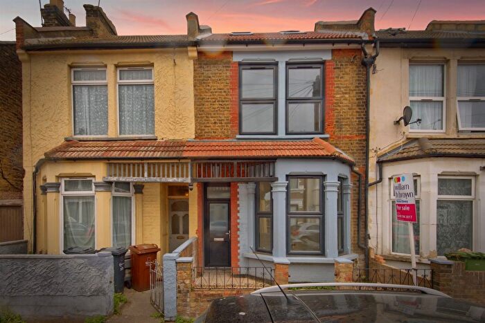 5 Bedroom Terraced House For Sale In Faircross Avenue, Barking, IG11