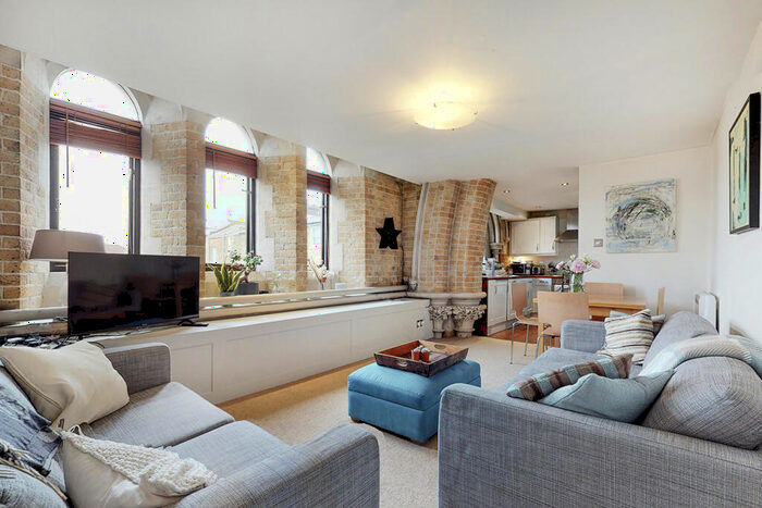 2 Bedroom Flat To Rent In St. Clements Court, Arundel Square, London, N7