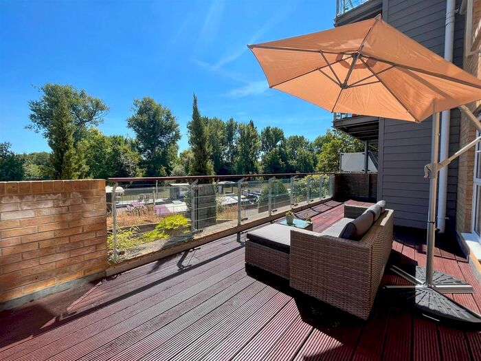 2 Bedroom Flat To Rent In Victoria Court, Chiswick, TW8