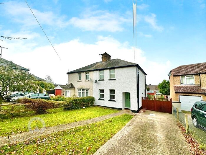 3 Bedroom Semi-Detached House For Sale In Carleton Place, Horton Kirby, Dartford, Kent, DA4