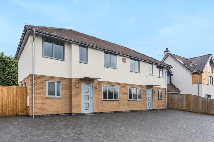 3 Bedroom Semi-Detached House To Rent In Henley Road, Shillingford, OX10