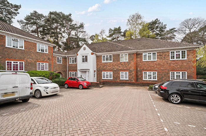 1 Bedroom Apartment For Sale In Fairway Heights, Camberley, Surrey, GU15