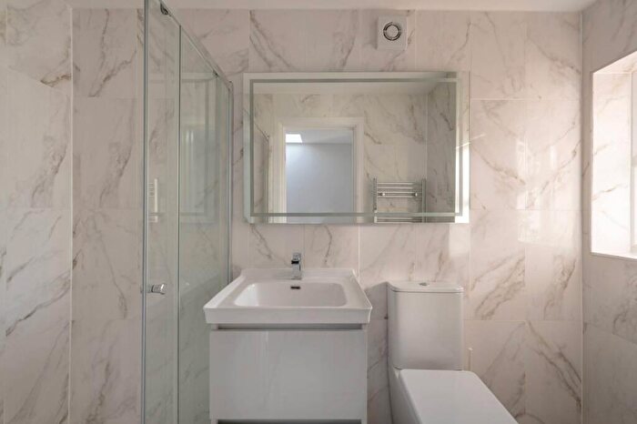 4 Bedroom Semi Detached House To Rent In Elm Road, Kingston, Kingston Upon Thames, KT2