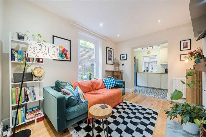 2 Bedroom Flat For Sale In Vaughan Road, Camberwell, SE5