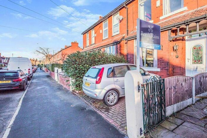 3 Bedroom Detached House To Rent In Green Lane, Stockport, Cheshire SK4