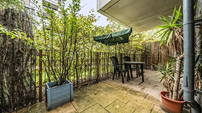 1 Bedroom Flat For Sale In Quebec Way, Canada Water, SE16