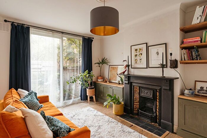 1 Bedroom Flat To Rent In Alcester Crescent, London, E5