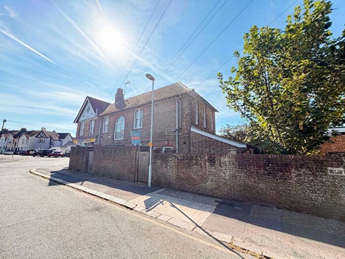 1 Bedroom Flat To Rent In South Farm Road, Worthing, BN14
