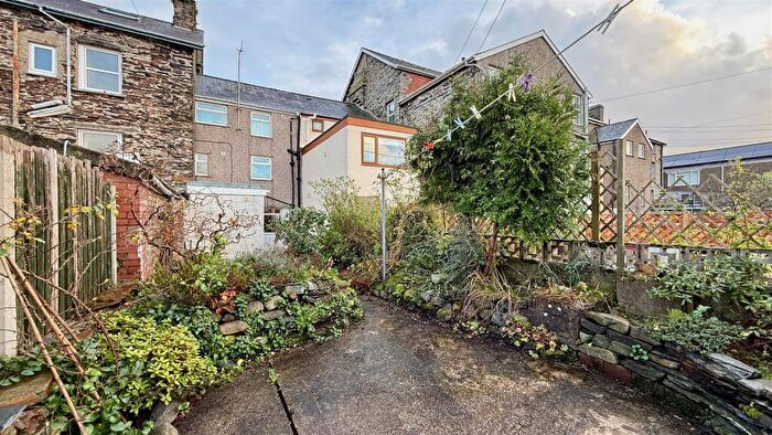 3 Bedroom Terraced House For Sale In High Street, Talsarnau, LL47