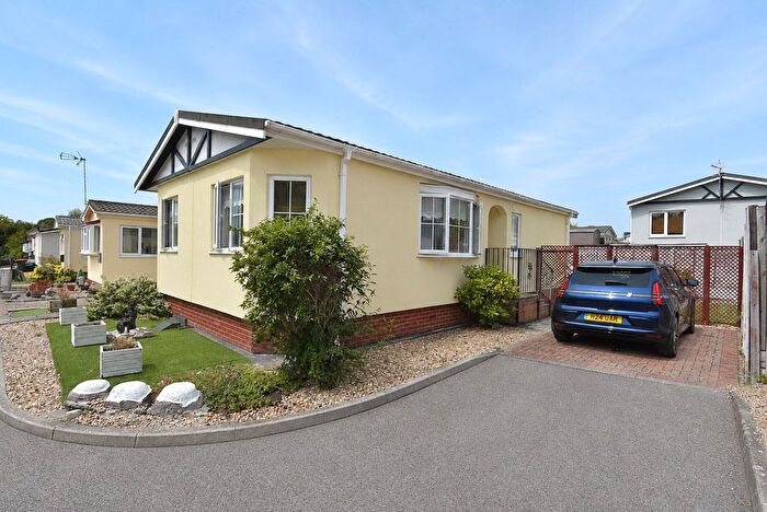 2 Bedroom Detached House For Sale In Collins Wood, Residential Park, Caddington, Luton, LU1