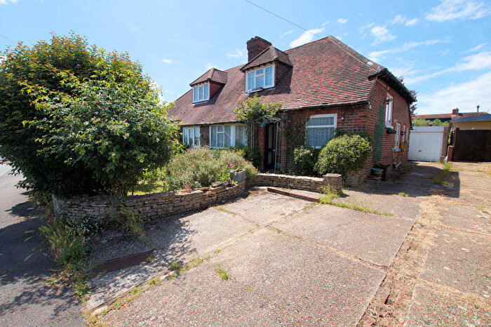 3 Bedroom Semi-Detached Bungalow For Sale In Southwick Avenue, Portchester, PO16