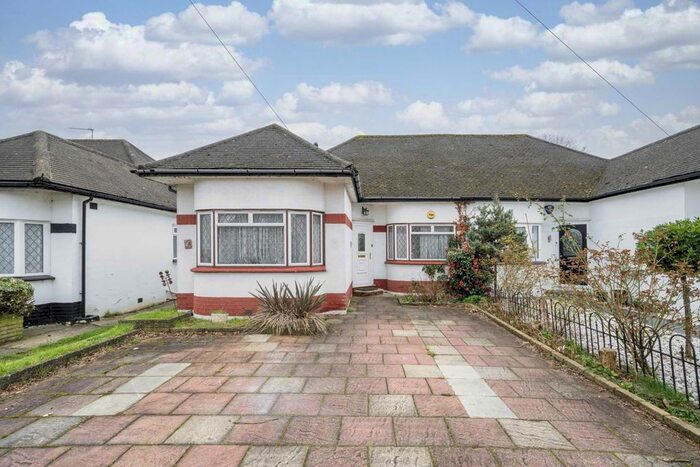 2 Bedroom Property To Rent In Rosecroft Gardens, Twickenham, TW2