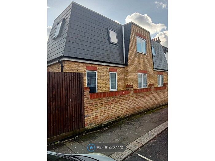 2 Bedroom Detached House To Rent In Eveline Road, Mitcham, CR4