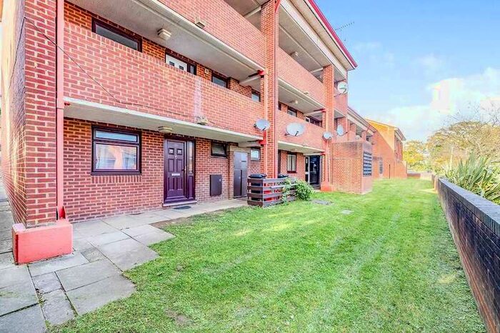1 Bedroom Apartment To Rent In Caractacus Cottage View, Watford, Hertfordshire, WD18