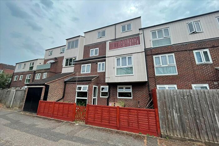 3 Bedroom Flat For Sale In Dunmow Close, Feltham, Middlesex, TW13
