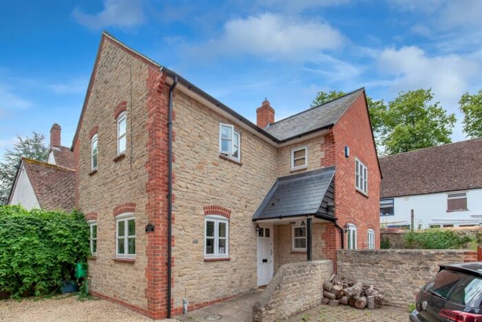 4 Bedroom Flat To Rent In Priory Lane, Bicester, OX26