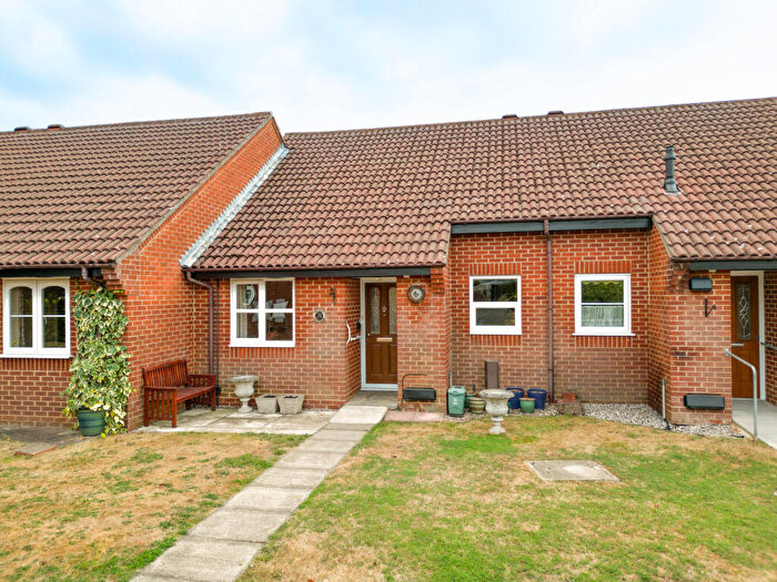2 Bedroom Bungalow For Sale In Emerton Garth, Northchurch, Berkhamsted, HP4