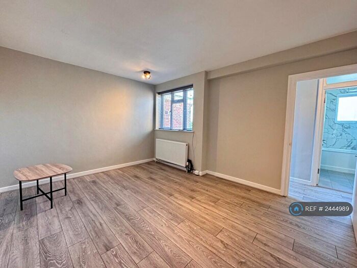 2 Bedroom Flat To Rent In Field End Road, Pinner, HA5