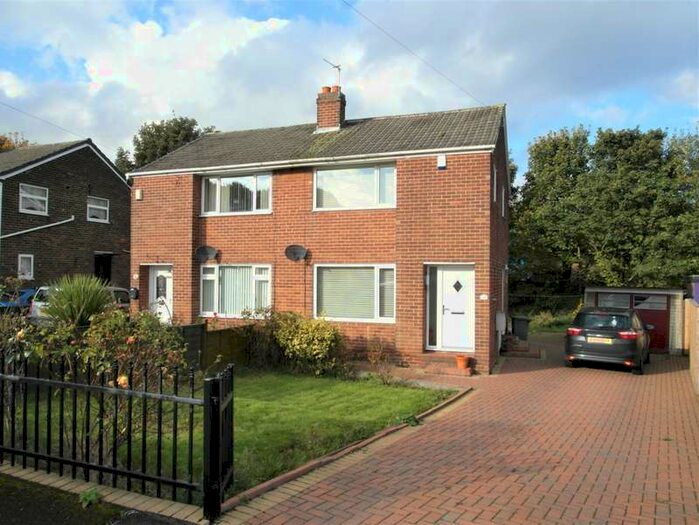 3 Bedroom Property To Rent In Woodkirk Gardens Dewsbury, WF12