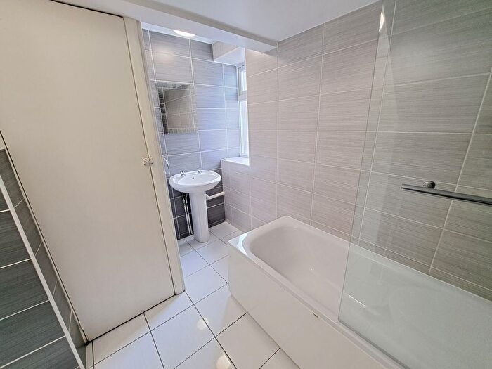 1 Bedroom Flat To Rent In Haringey Park, London, N8