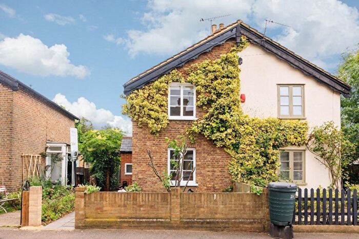 2 Bedroom Cottage To Rent In Eden Road, Walthamstow, London, E17