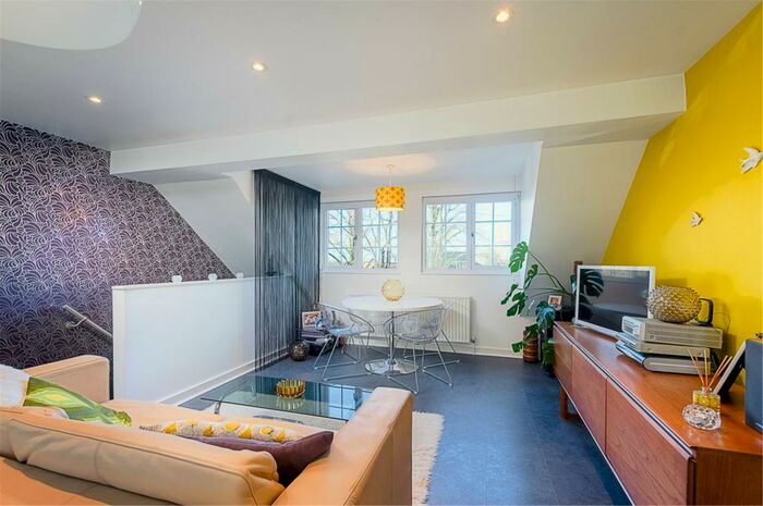 Maisonette To Rent In Heathhurst Road, South Croydon, Surrey, CR2