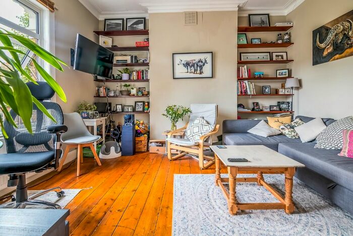 2 Bedroom Flat To Rent In Barry Road, East Dulwich, London, SE22