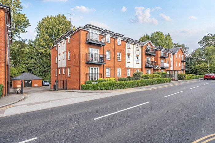 2 Bedroom Flat For Sale In Station Road, Harpenden, AL5