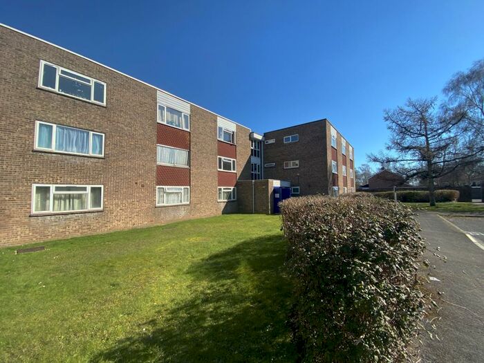 1 Bedroom Apartment To Rent In Sutherland Close, Romsey, SO51