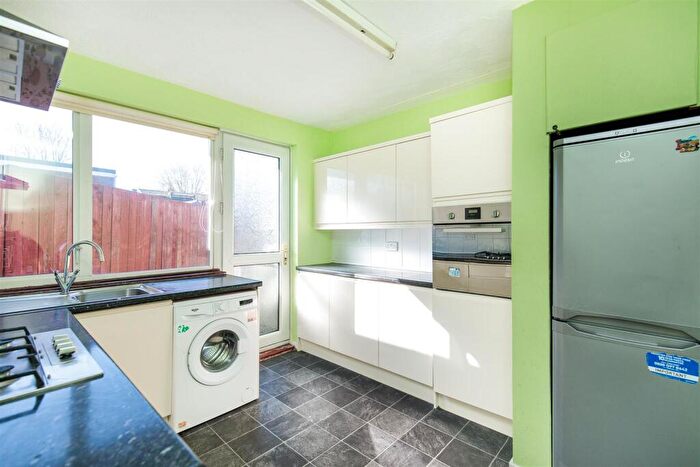 2 Bedroom Detached Bungalow For Sale In Hanover Drive, Blaydon-On-Tyne, NE21